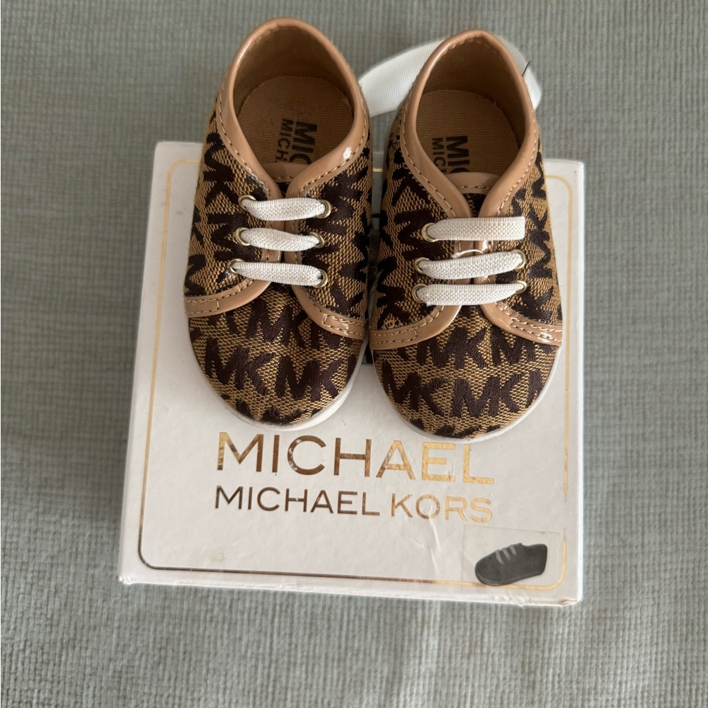 Michael Kors Dee Tee sneakers size 2